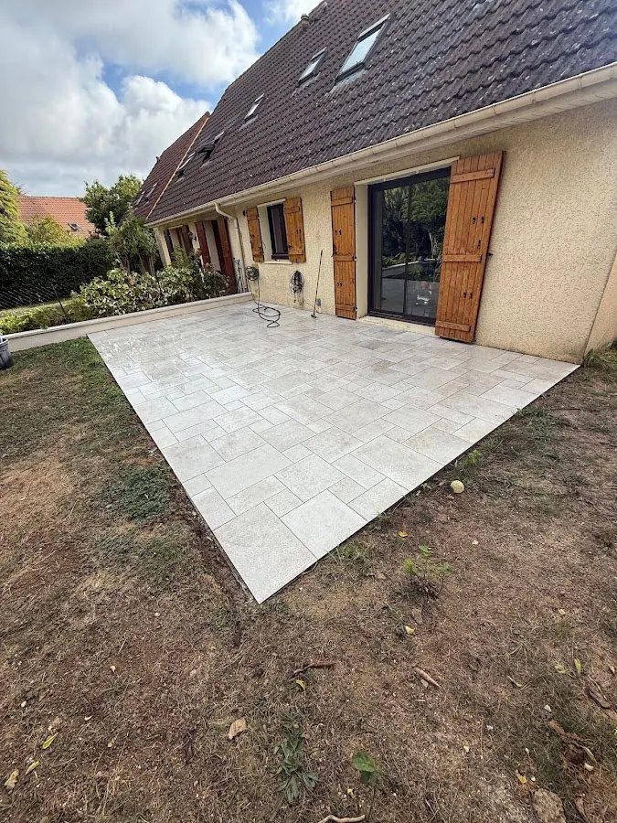 Réalisation d'une dalle béton avec pose de carrelage à Île-de-France