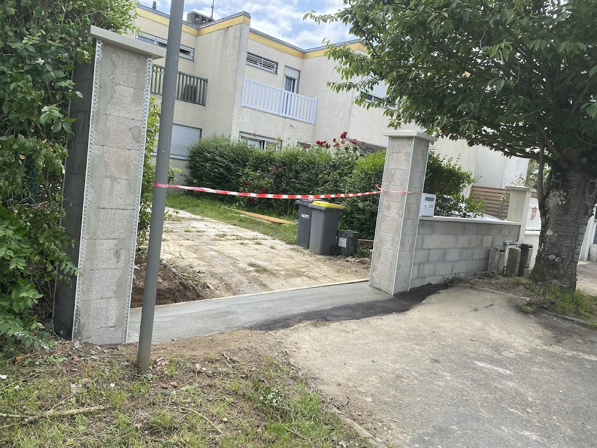 Réalisation d’un murs de clôture avec poteaux pilier