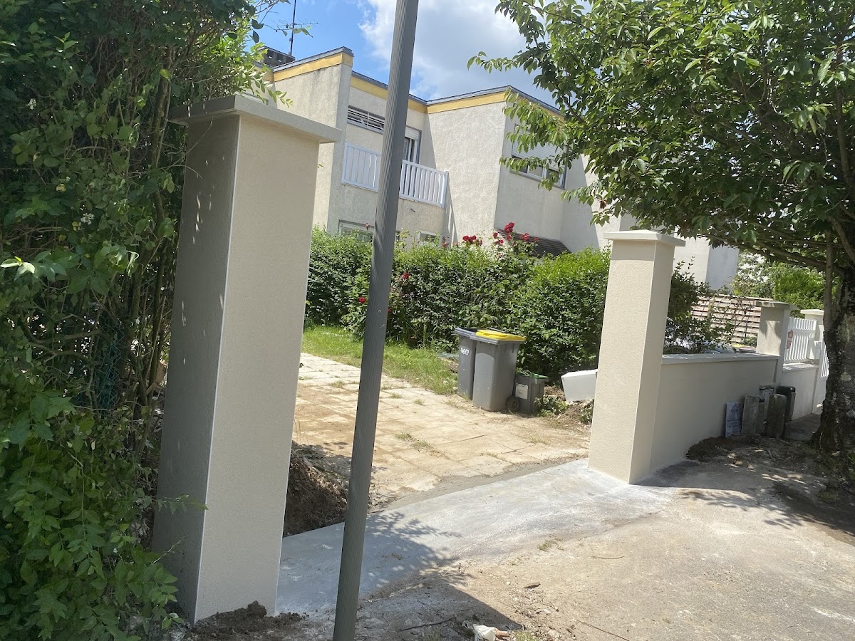 Murs de clôture avec ravalement