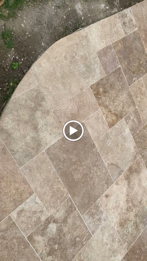 Réalisation d'une dalle en béton avec pose de Travertin