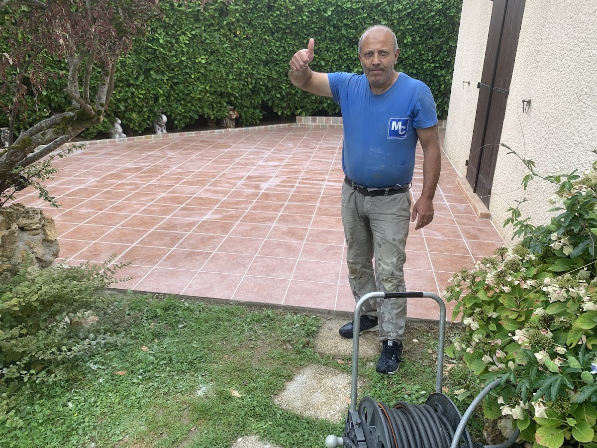 Réalisation d'un ragréage extérieur avec pose de carrelage