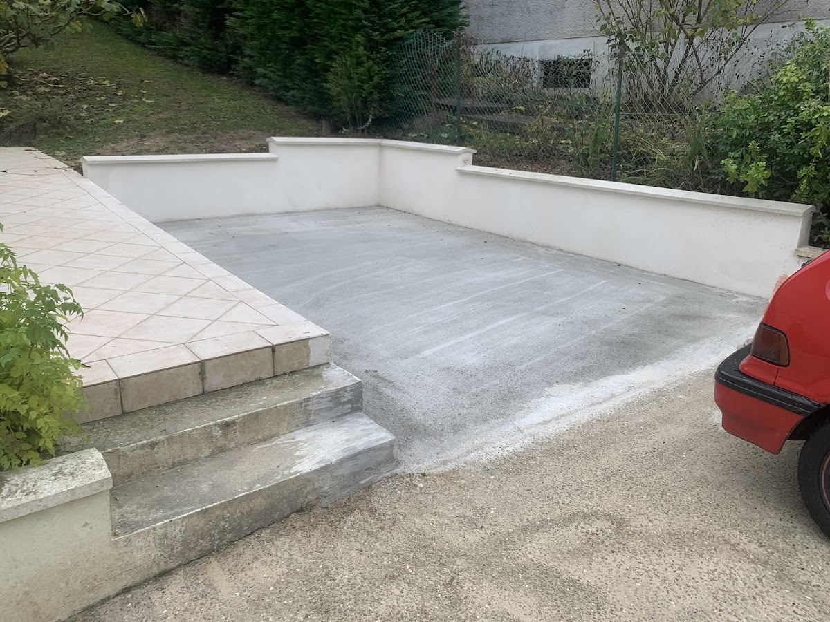 Réalisation d’un mur de soutènement avec ravalement