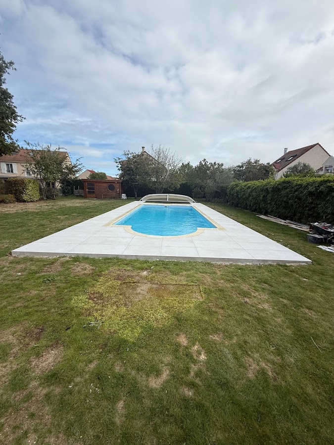 Réalisation d’une dalle béton carrelée pour piscine