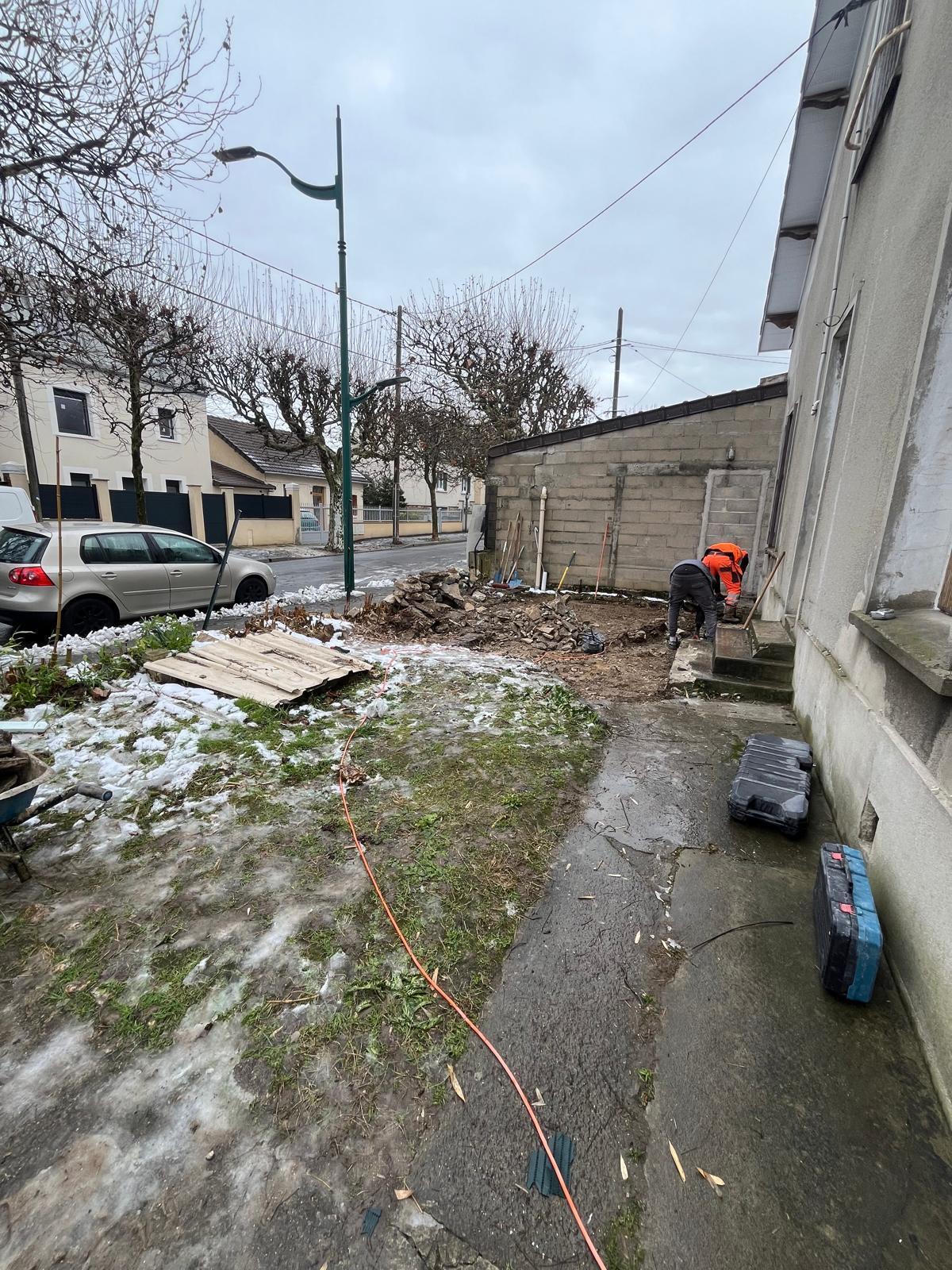 Avant - Coulage d’une dalle béton de 85 m² 