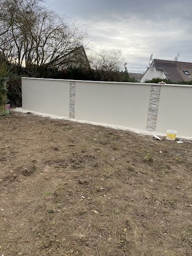 Création d’un mur de clôture en parpaings avec ravalement